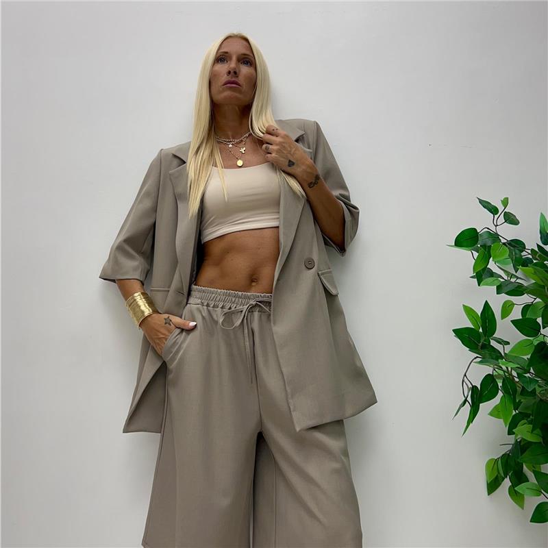 completo con giacca e bermuda office